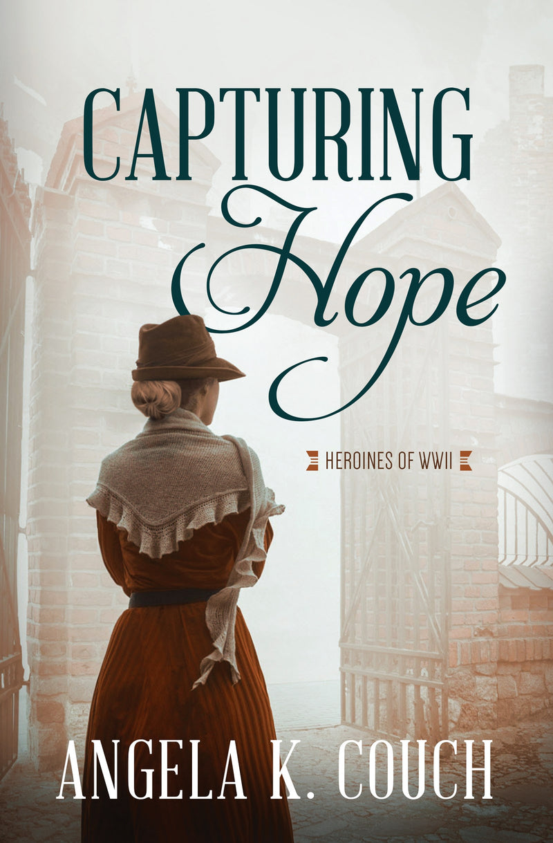 Capturing Hope (Heroines Of WWII)